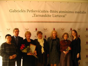 Elena Petronienė su kolegomis, Angonita Rupšyte ir aktore Eleonora Koriznaite